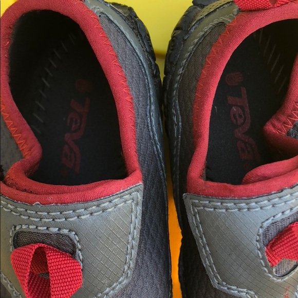 teva proton water shoes